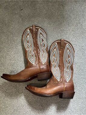 Ariat Brown Leather Cowboy Boots with Ivory & Teal Stitching size 8B